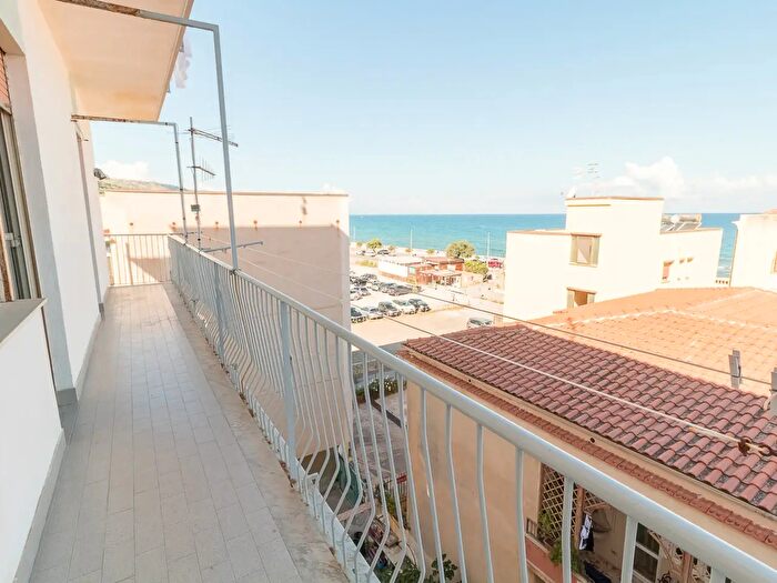 Appartamento bilocale in vendita in Via Maestro Vincenzo Pintorno, Cefalu'