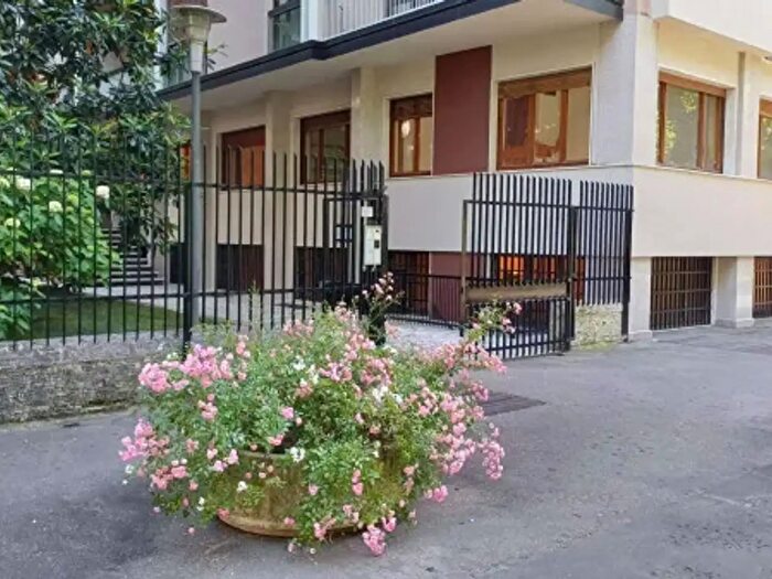 Appartamento bilocale in vendita in Piazza De Angeli, Milano