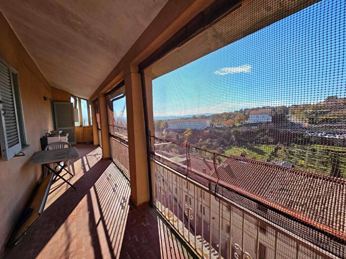 Appartamento con 5 locali in vendita in Via Filippo Nicolai, Caprarola