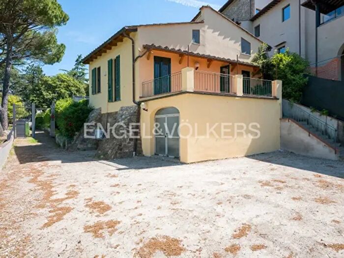 Casa con 6 locali in affitto in Via di Monte Oliveto, Firenze