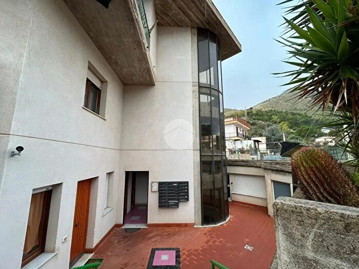 Appartamento monolocale in vendita in Via alla Falconara, Palermo