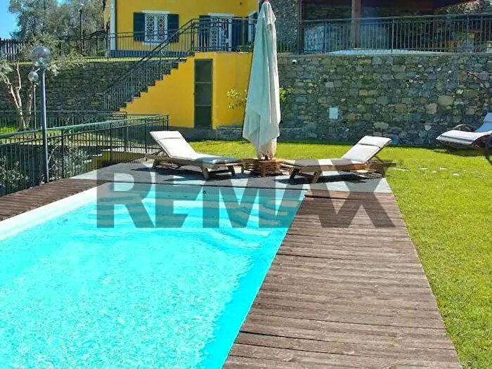 Appartamento con 6 locali in vendita in Via di Bana, Camogli