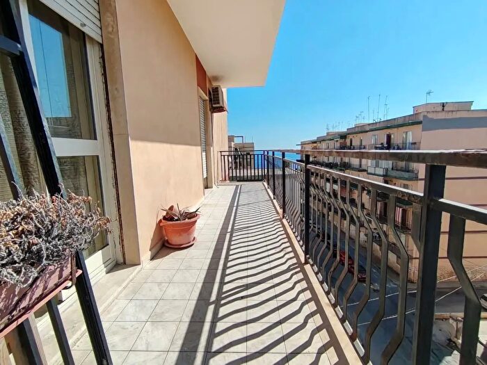 Appartamento con 6 locali in vendita in Via Agostino Fillioley, Siracusa