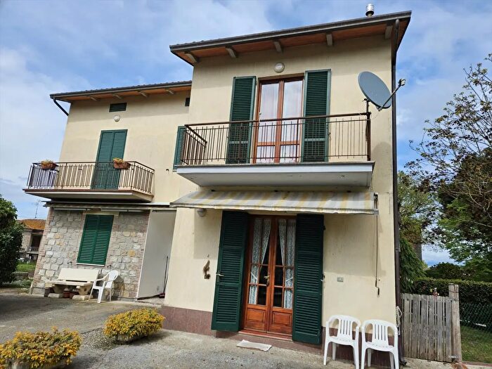 Casa con 7 locali in vendita in Via Cristoforo Colombo, Castiglione Del Lago