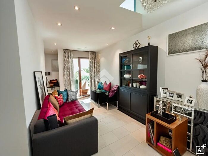 Appartamento trilocale in vendita in Via Fernando Santi, Milano