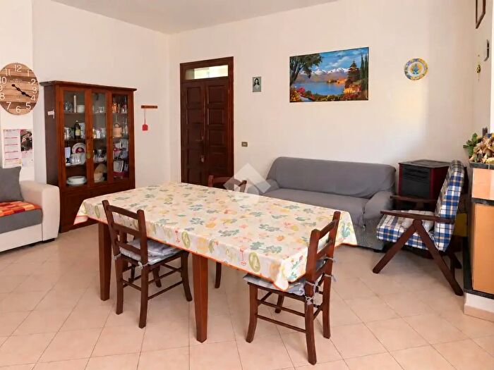 Appartamento trilocale in vendita in Via Tirso, Simaxis