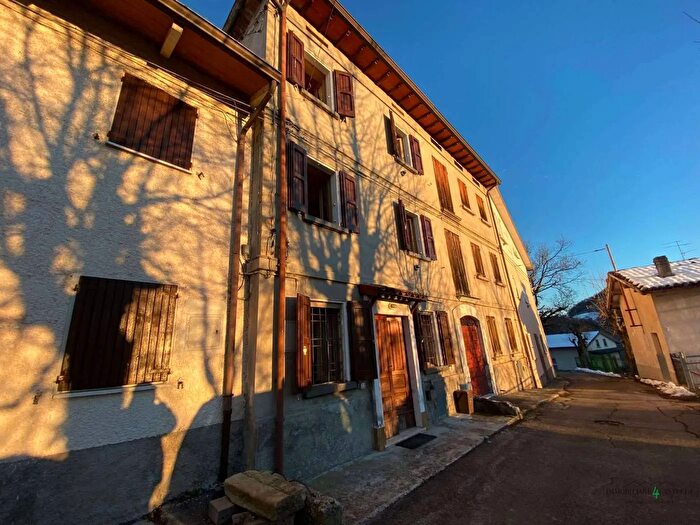 Casa trilocale in vendita in Via Cà Dirozzo Casina, Casina