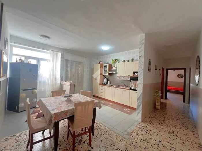 Appartamento trilocale in vendita in Viale Europa, Mondragone