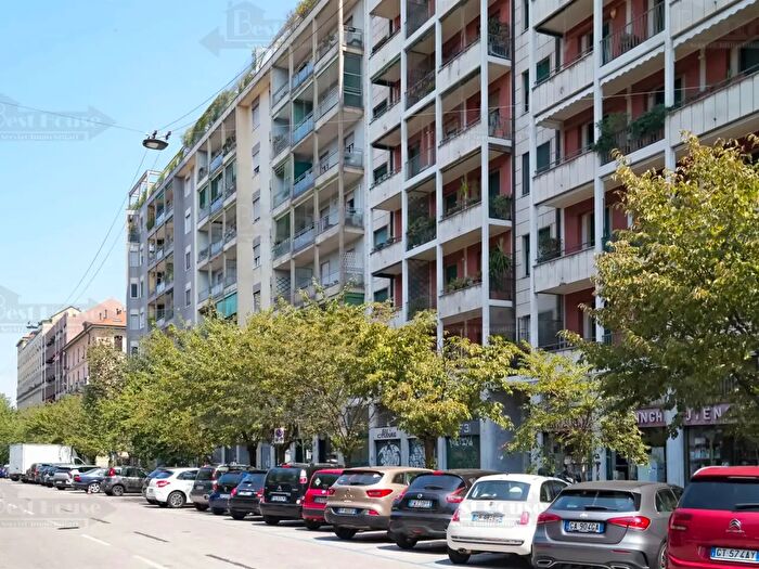 Appartamento trilocale in affitto in Via Gran San Bernardo, Milano