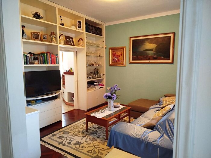 Casa con 6 locali in vendita in Cascina