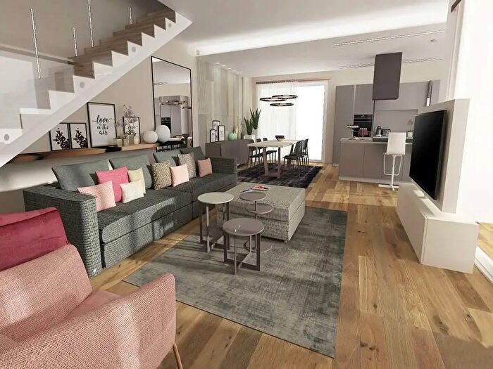 Appartamento con 6 locali in vendita in Via Ravegnana, Forli