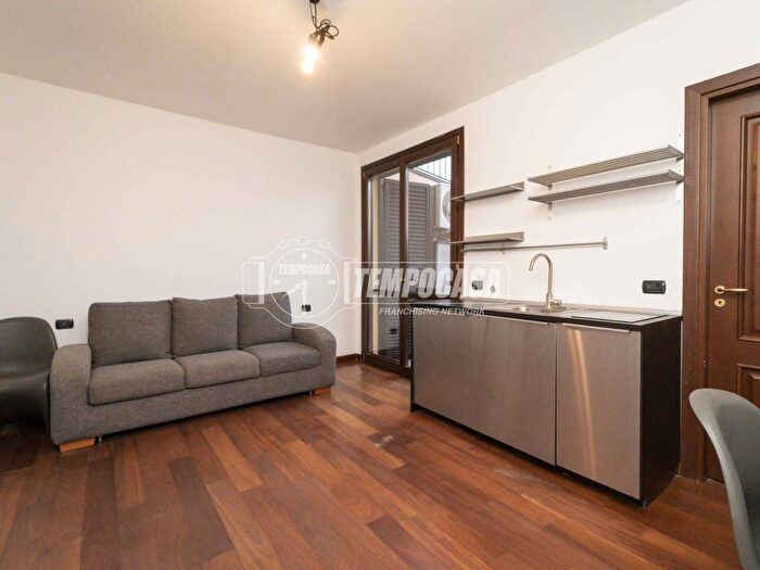 Appartamento monolocale in affitto in Via Luigi Settembrini, Buenos Aires, Milano