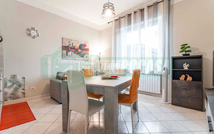 Appartamento trilocale in vendita in Via Cavour, Turate