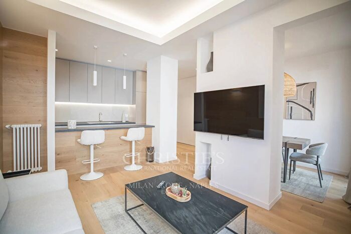 Appartamento trilocale in vendita in Via Ugo De Carolis, Roma