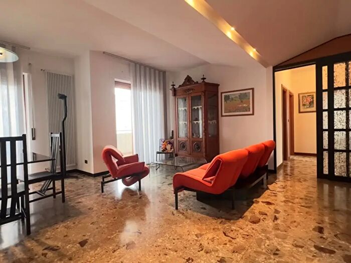 Appartamento quadrilocale in vendita in Viale Trentino, Taranto