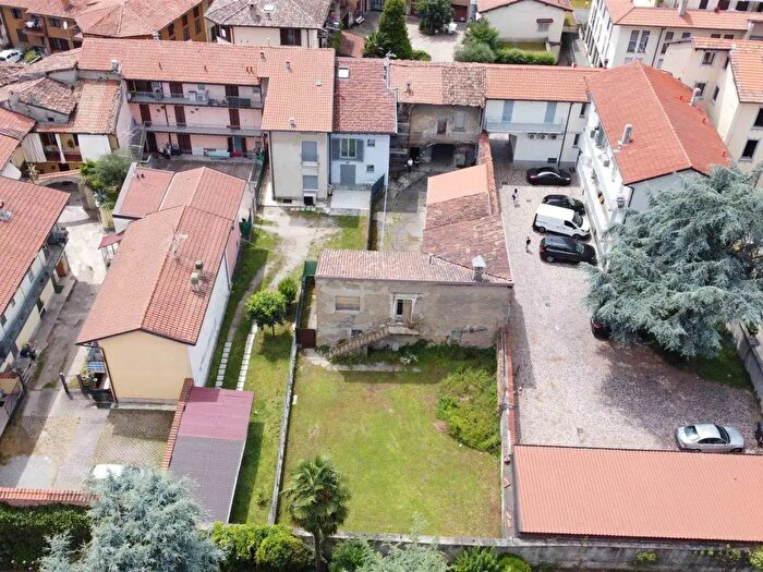 Casa con 7 locali in vendita in Via Ceresoli, Capriate San Gervasio