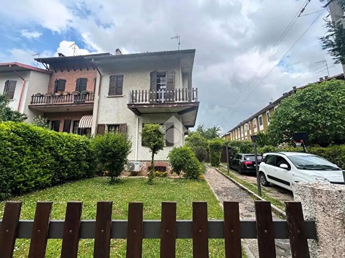 Casa quadrilocale in vendita in Via Paolo Bentivoglio, Mantova