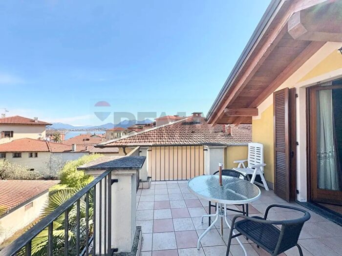 Casa con 8 locali in vendita in Via Nicola della Casa, Baveno