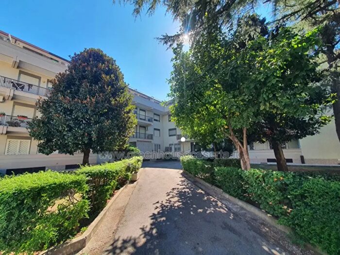 Appartamento con 5 locali in vendita in Via Capitano Luigi Laviano, Caserta