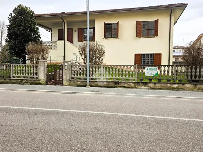 Casa quadrilocale in vendita in Viale Fratelli Cervi, Borgo Virgilio