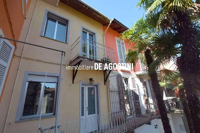 Appartamento trilocale in vendita in Via Fabbriche Meina Novara, Meina