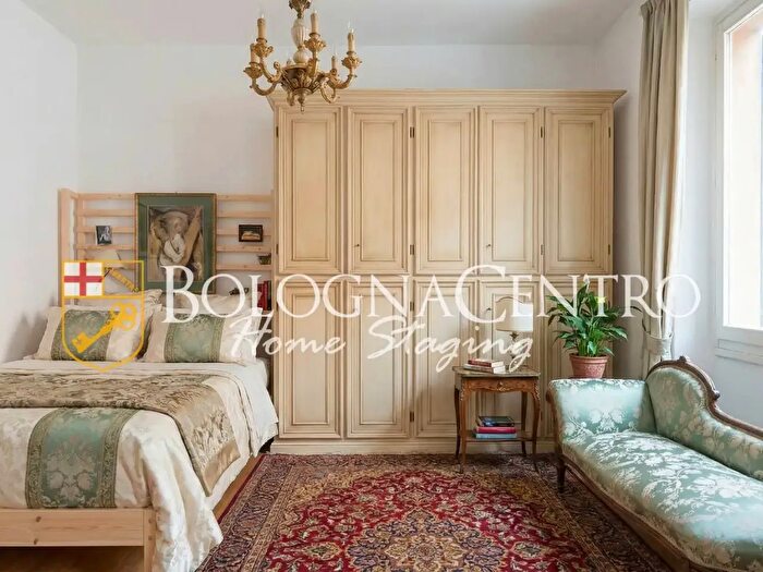 Appartamento quadrilocale in vendita in Via San Vitale, Bologna