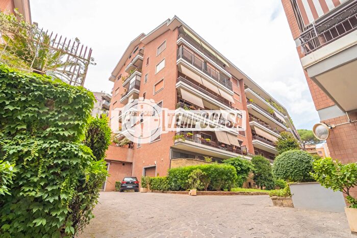 Appartamento quadrilocale in vendita in Roma