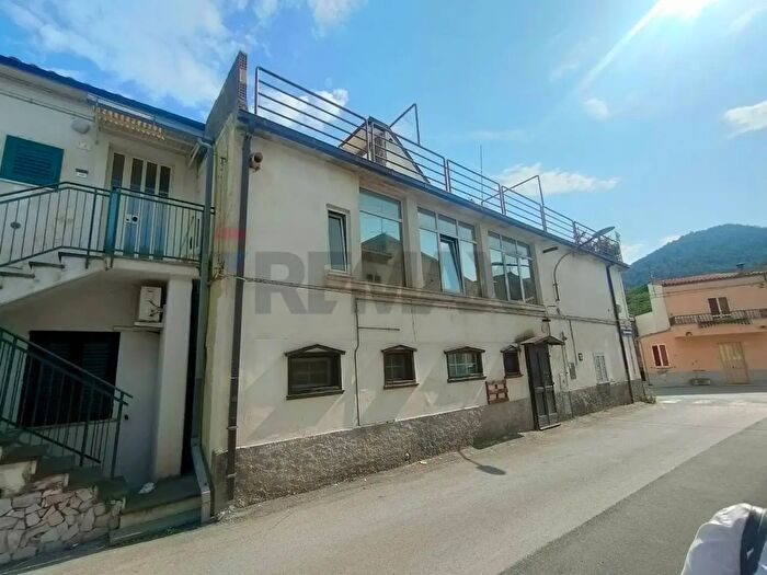 Casa con 5 locali in vendita in Bussi Sul Tirino