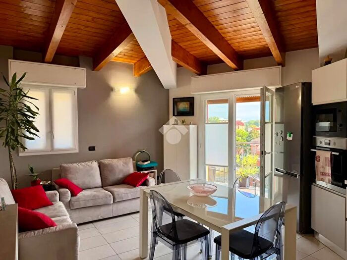 Appartamento trilocale in vendita in Via Petrarca, Buccinasco