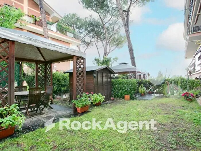 Appartamento trilocale in vendita in Via Gravina di Puglia, Roma