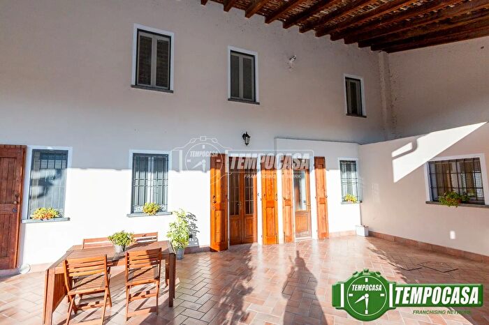 Casa con 7 locali in vendita in Via Gianfranco Donati, Capergnanica