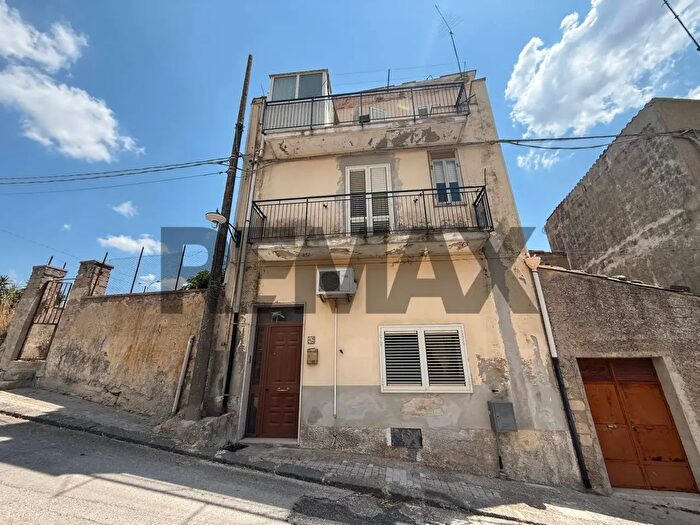 Appartamento quadrilocale in vendita in Via IV Novembre, Buscemi