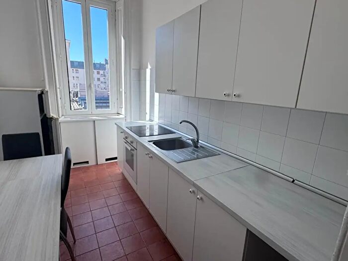 Appartamento trilocale in affitto in Via Spartaco, Milano