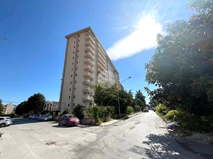 Appartamento trilocale in vendita in Via Santa Maria Mazzarello, Palermo