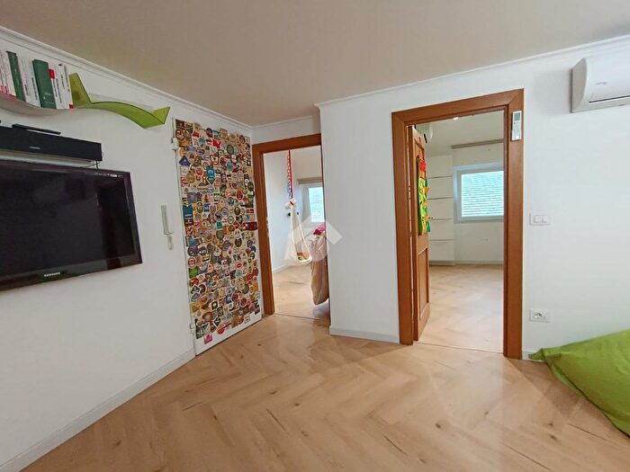 Appartamento trilocale in vendita in Via Vado, Genova