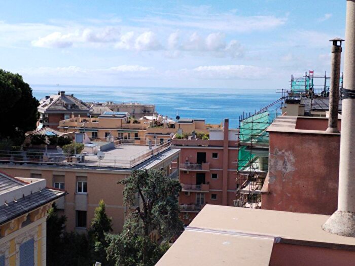 Casa quadrilocale in affitto in Via della Sirena, Albaro, Genova
