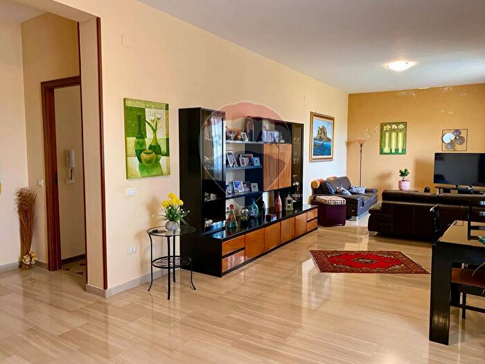 Casa con 17 locali in vendita in Via Ponticello Oneto, Palermo