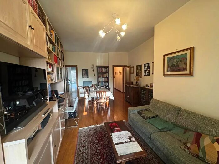 Appartamento con 5 locali in vendita in Iale Vittorio Emanuele, Siena