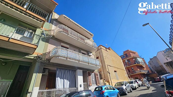 Appartamento trilocale in vendita in Via Giuseppe Mustica, Palermo