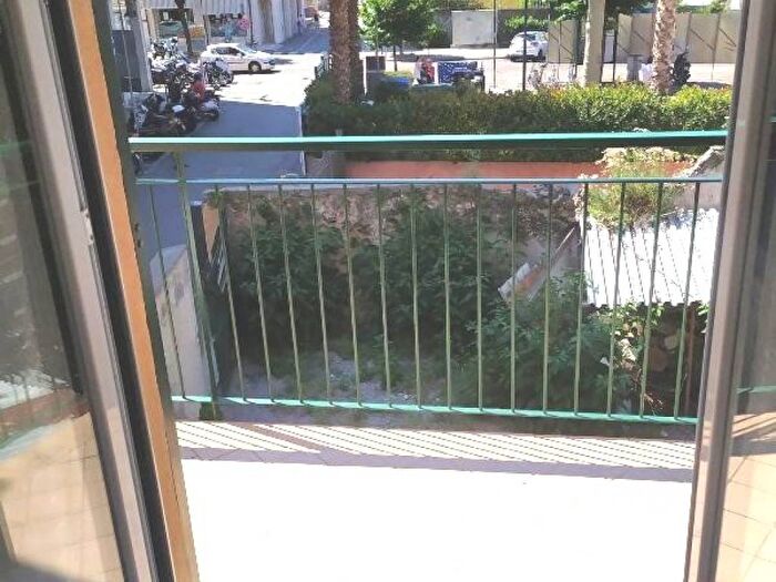 Appartamento trilocale in affitto in Via Giuseppe Garibaldi, Centro, Loano