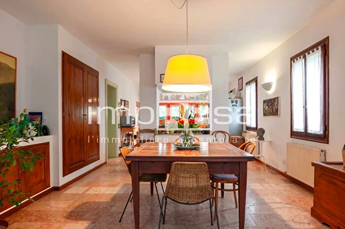 Casa con 10 locali in vendita in S Pelajo, Treviso