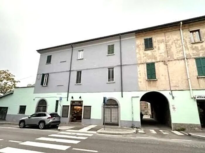 Appartamento trilocale in affitto in Via Varesina, Como