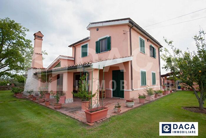 Casa con 8 locali in vendita in Via Perella, Roma