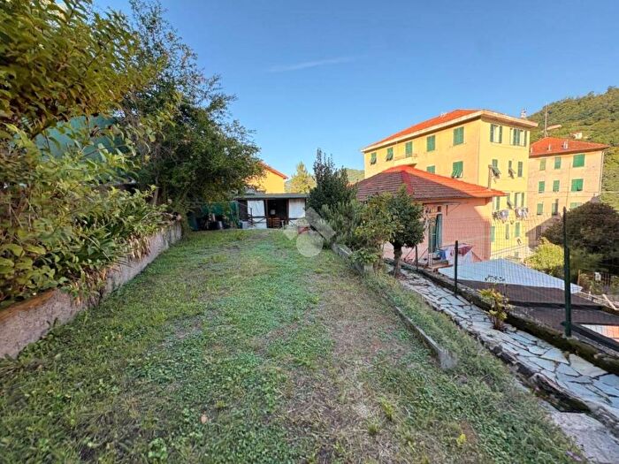 Appartamento trilocale in vendita in Via Percile, Pontedecimo, Genova