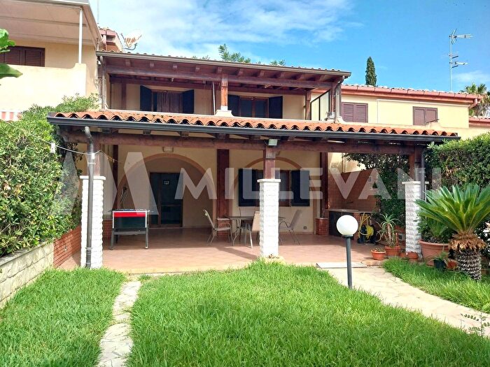 Casa con 7 locali in vendita in Modica