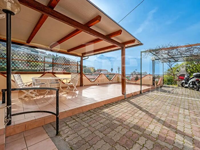 Appartamento trilocale in vendita in Via Val dOlivi, Sanremo