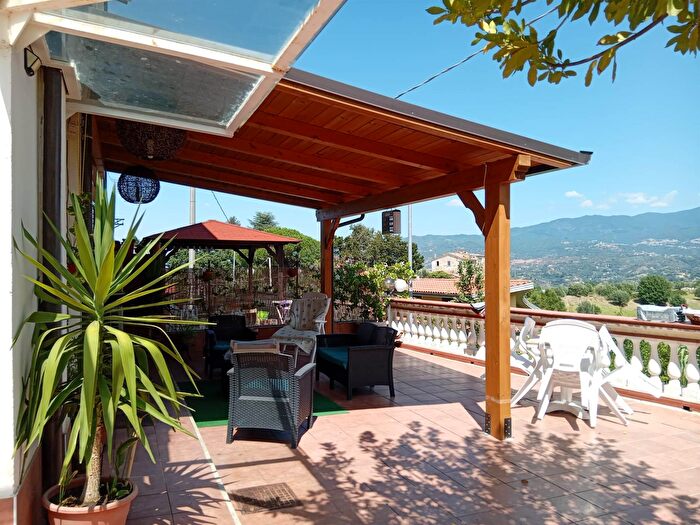 Casa con 6 locali in vendita in Via Croci, Dipignano