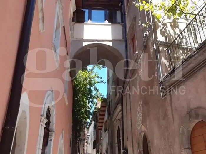 Appartamento con 7 locali in vendita in Via Beato Tommaso da Celano, Tagliacozzo