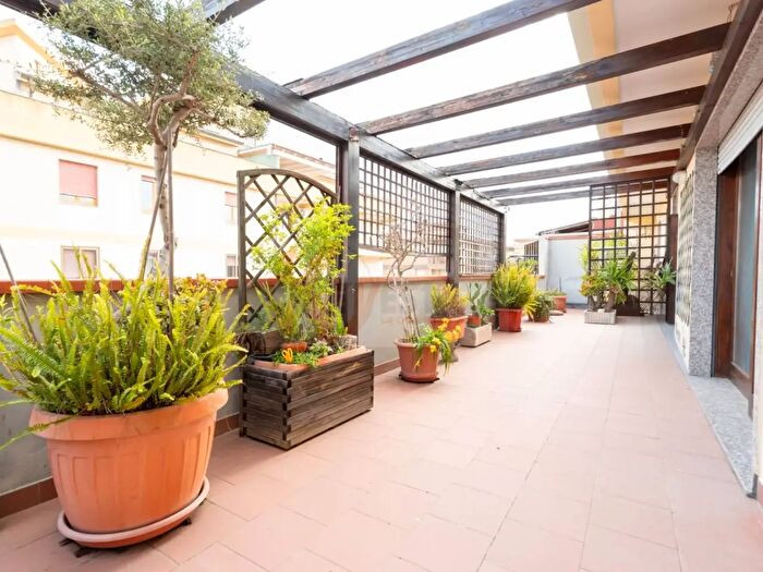 Appartamento con 8 locali in vendita in Via Prunizzedda, Sassari