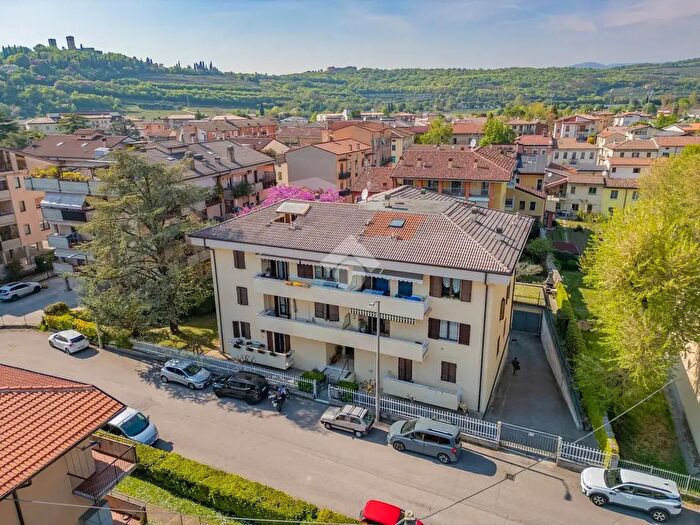 Appartamento con 6 locali in vendita in Via dei Carpini, Verona